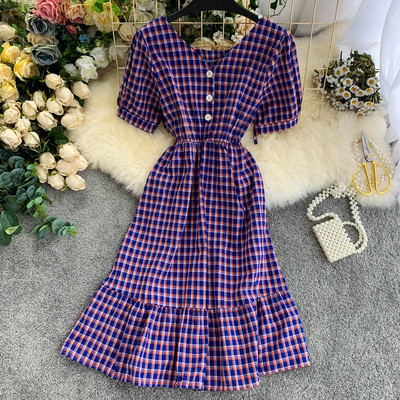 Női kockás ruha V-nyakkal