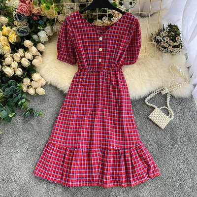 Női kockás ruha V-nyakkal