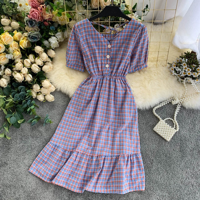 Női kockás ruha V-nyakkal