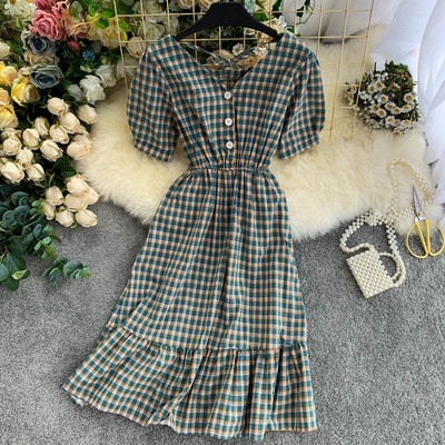 Női kockás ruha V-nyakkal