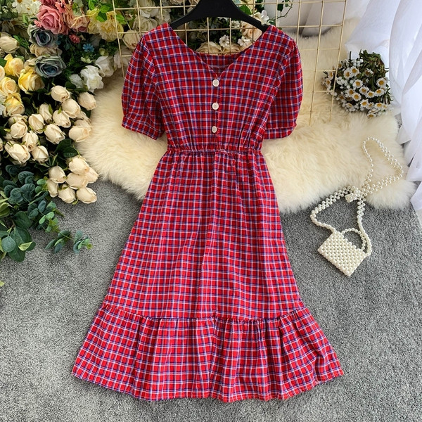 Női kockás ruha V-nyakkal