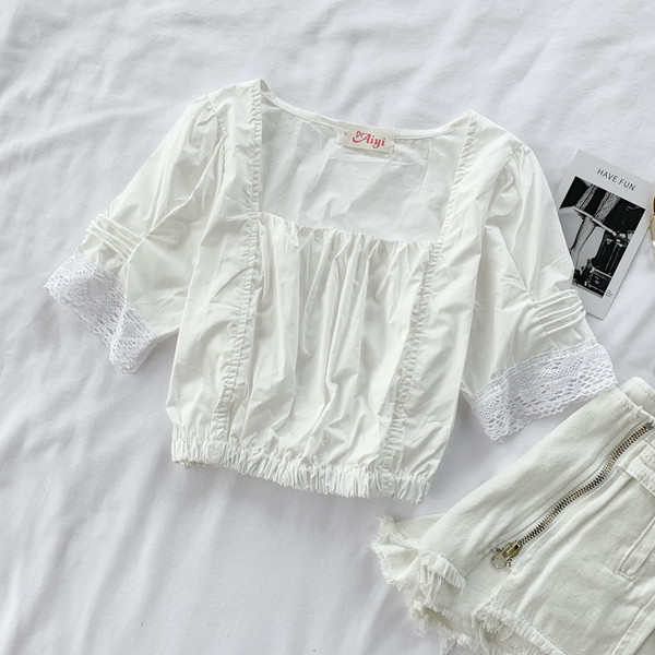 Női blúz csipkével az ujjakon, három színben