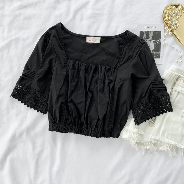 Női blúz csipkével az ujjakon, három színben