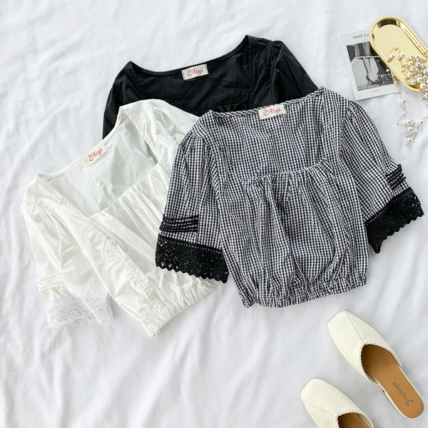 Női blúz csipkével az ujjakon, három színben