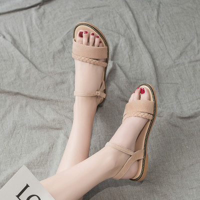 Μοντέρνα γυναικεία σανδάλια σε δύο χρώματα