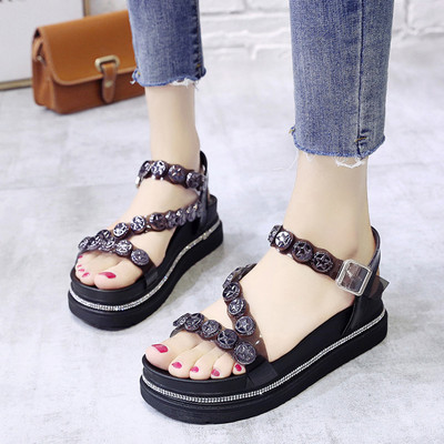 Γυναικεία σανδάλια σε ασημί και μαύρο χρώμα