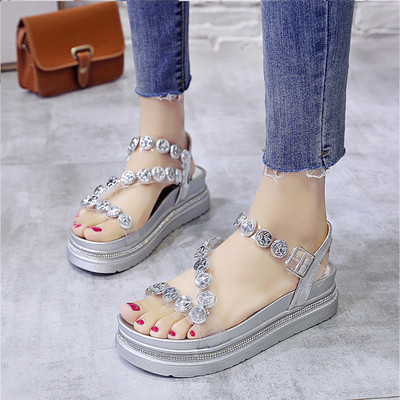 Γυναικεία σανδάλια σε ασημί και μαύρο χρώμα