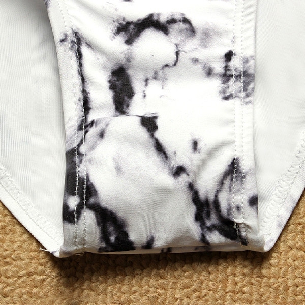 Μοντέρνο γυναικείο μαγιό μπικίνι  με λευκό μαρμάρινο αποτέλεσμα