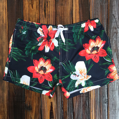 Μοντέρνα ανδρικά μαγιό με μοτίβα λουλουδιών