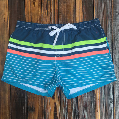 Μοντέρνα ανδρικά μαγιό με μοτίβα λουλουδιών