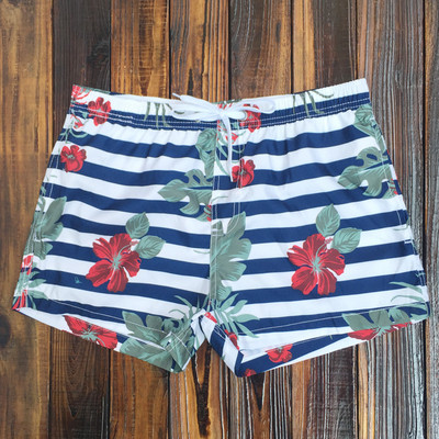 Μοντέρνα ανδρικά μαγιό με μοτίβα λουλουδιών