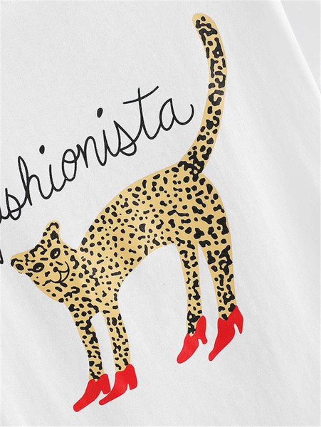 Tricou de damă cu aplicație și mâneci scurte în alb