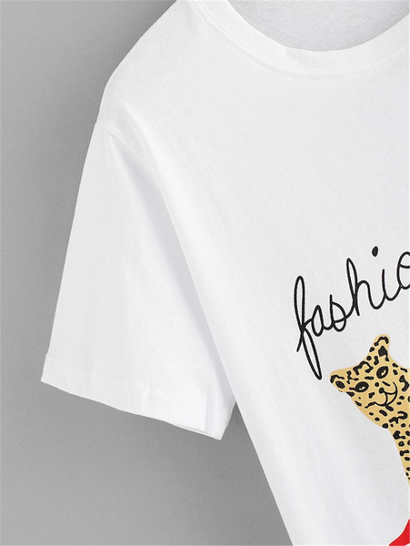 Tricou de damă cu aplicație și mâneci scurte în alb