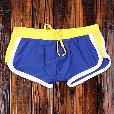 Μοντέρνα ανδρικά μαγιό σε διαφορετικά χρώματα