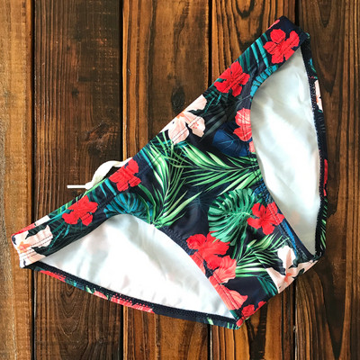 Ανδρικά μαγιό με δεσμούς και floral μοτίβο