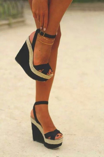 Дамски модерни сандали с платформа в черен цвят