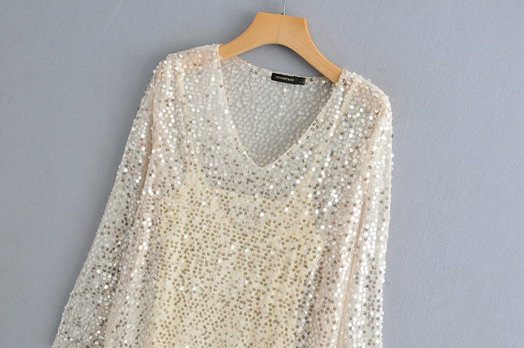 Stílusos női ruha V-nyakú, hosszú ujjú flitterekkel