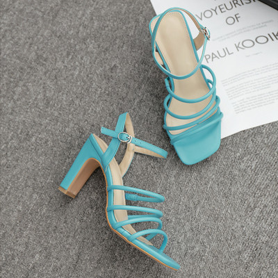 Μοντέρνα γυναικεία σανδάλια σε μπλε χρώμα σε μπλε χρώμα