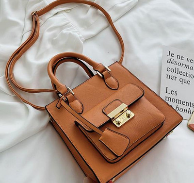 Modern női táska elülső zsebbel, négy színben