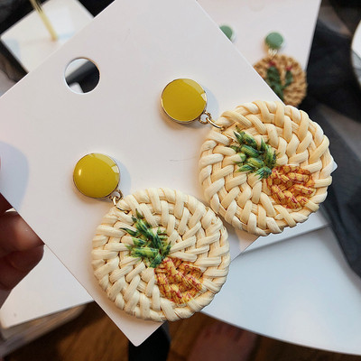 Cercei de dama actuali cu forma rotunda in trei culori