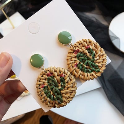 Cercei de dama actuali cu forma rotunda in trei culori