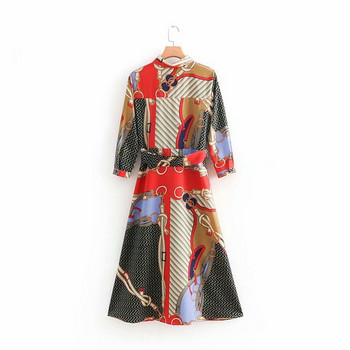 Modern női ruha teljes hosszában gombokkal, színes mintás derékövvel