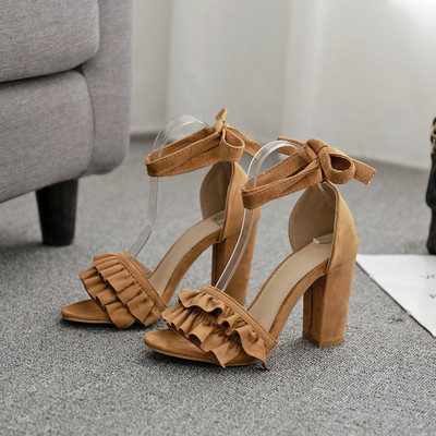 Öko velúrból készült női szandál vastag sarokkal barna és kék színben