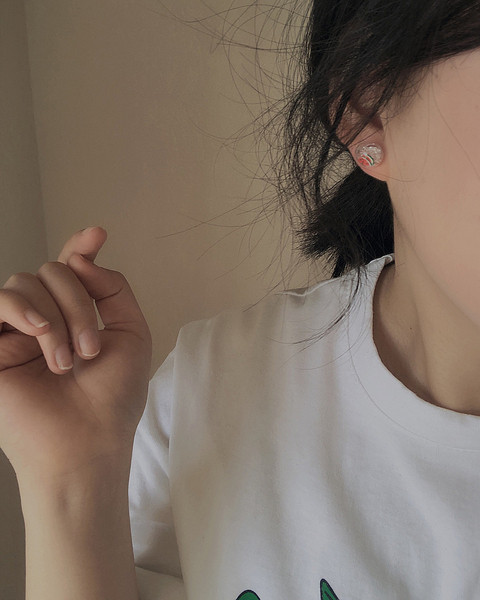 Női kis fülbevaló több színben gyöngyökkel