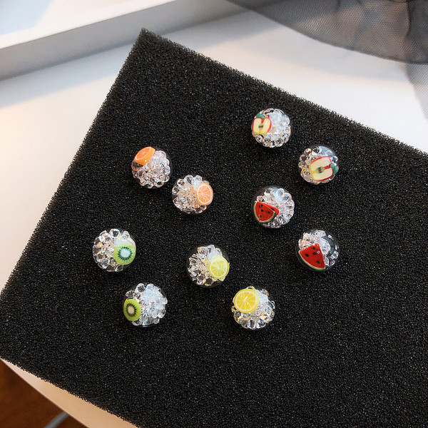 Női kis fülbevaló több színben gyöngyökkel