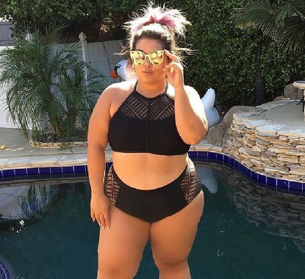 Μοντέρνο γυναικείο μαγιό σε μαύρο χρώμα