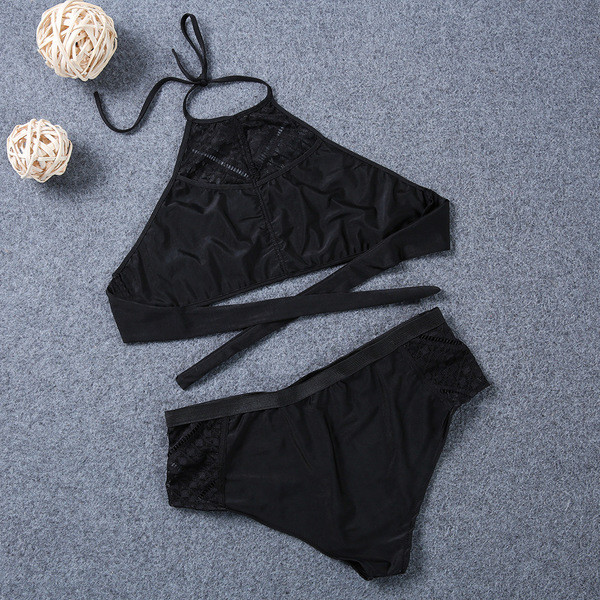 Μοντέρνο γυναικείο μαγιό σε μαύρο χρώμα