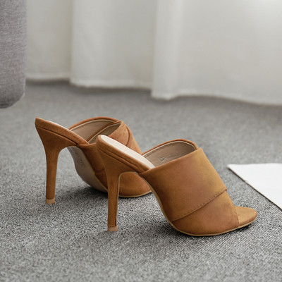 Stílusos női papucs vékony sarkú fekete és barna színben