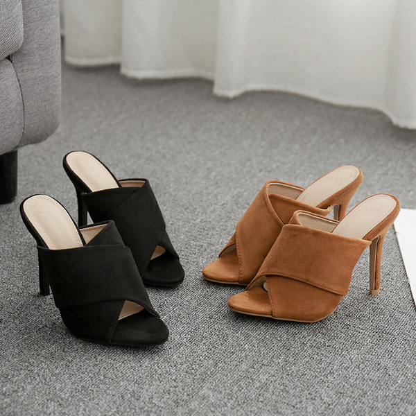 Stílusos női papucs vékony sarkú fekete és barna színben