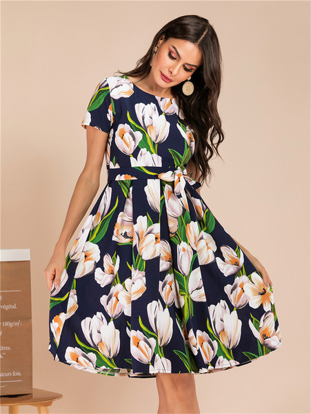 Дамска рокля с флорален десен и къс ръкав
