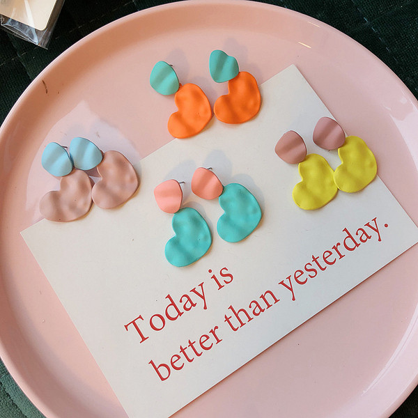 Cercei actuali dama - in mai multe culori