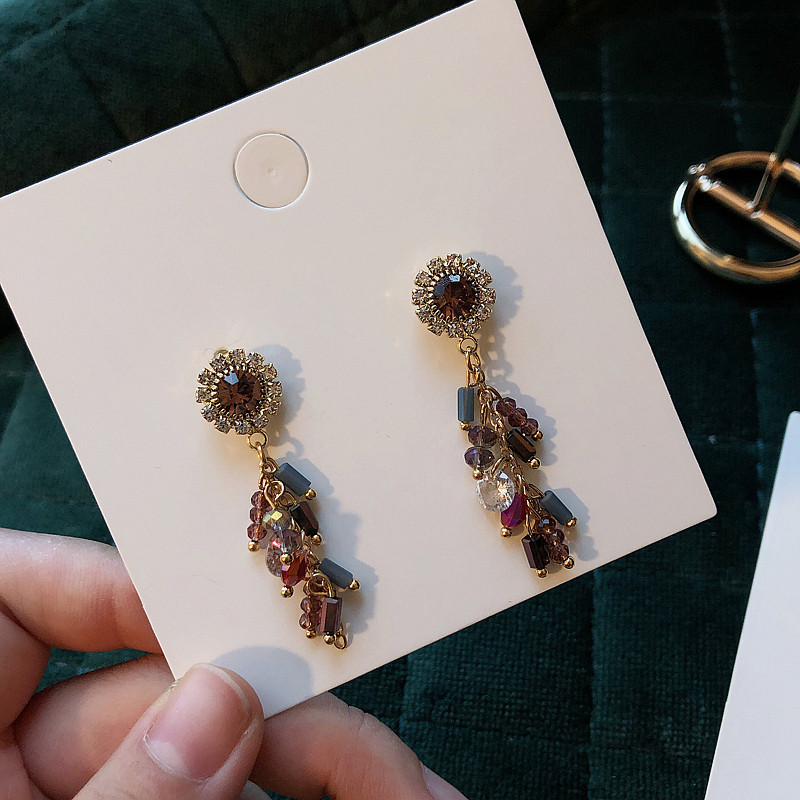 Cercei moderni de dama cu pietre si margele