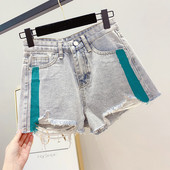 Pantaloni scurți de damă din denim cu motive rupte