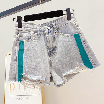 Pantaloni scurți de damă din denim cu motive rupte