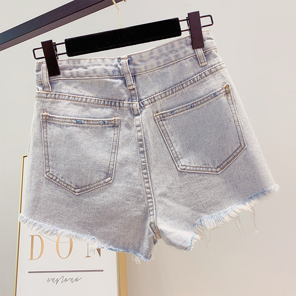 Pantaloni scurți de damă din denim cu motive rupte