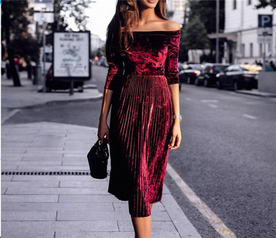 Női ruha csupasz bársony vállokkal, három színben