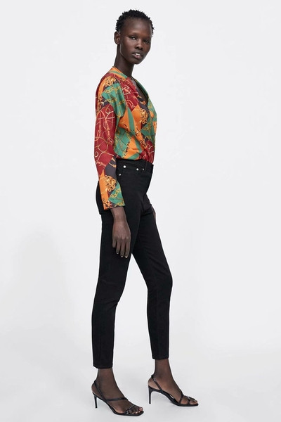 Body elegant de damă cu mâneci lungi și decolteu în V cu model cu model