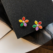 Cercei moderni de dama in forma de floare