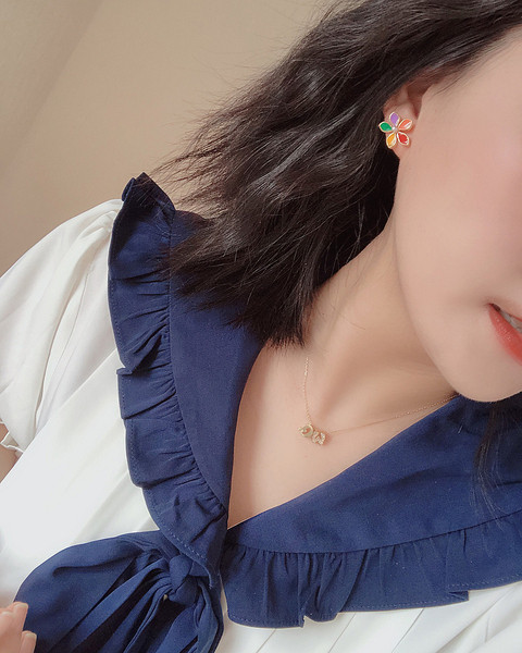 Cercei moderni de dama in forma de floare