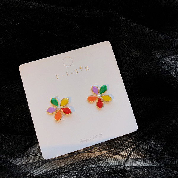 Cercei moderni de dama in forma de floare