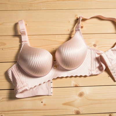 Sutien de damă elegant cu căptușeală în diferite culori