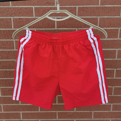 Модерни мъжки къси панталони с кант в няколко цвята