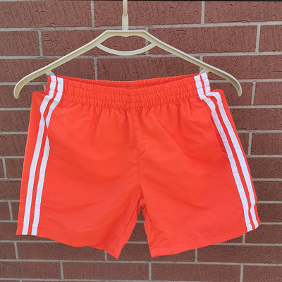 Модерни мъжки къси панталони с кант в няколко цвята