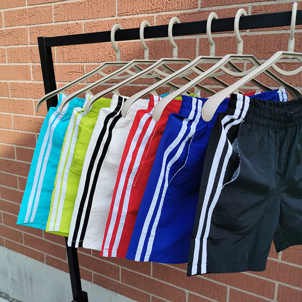 Модерни мъжки къси панталони с кант в няколко цвята