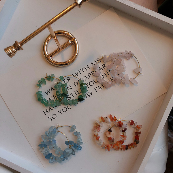 Cercei moderni de dama in patru culori cu margele