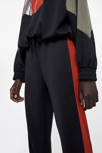 Pantaloni sport de damă cu elastic în talie și glezne și margine laterală